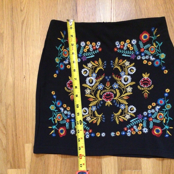 Women’s Embroidered Mini Skirt in Black Floral Combo Sz S NWT - Picture 7 of 7